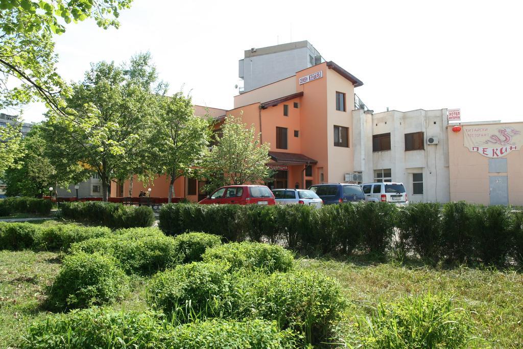Interrum Hotel Razgrad Exterior photo